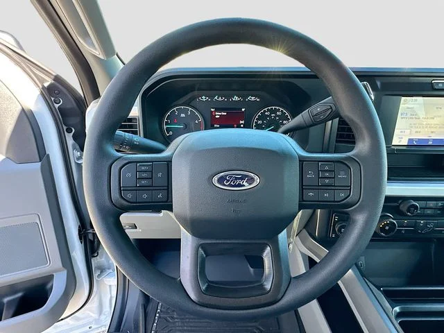 New 2026 Oxford White Ford XLT image 7