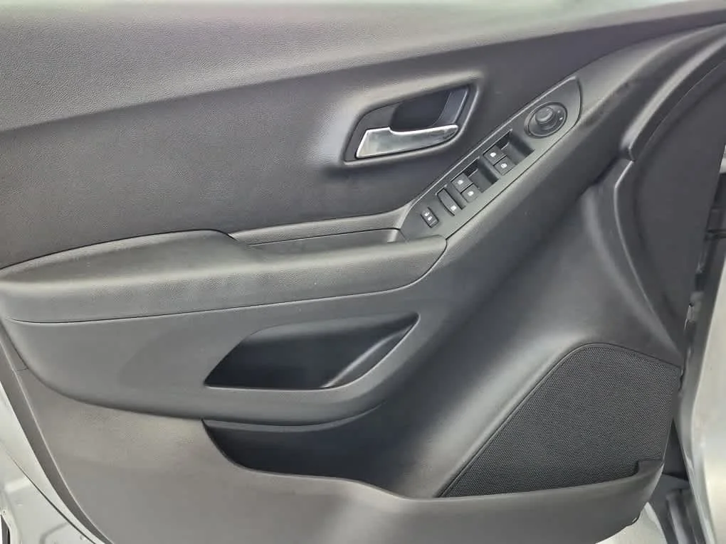 Used 2017 Silver Ice Metallic Chevrolet LS image 9