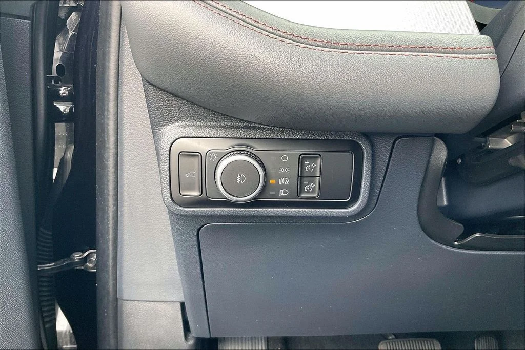 Used 2025 Black Metallic Ford Active image 34