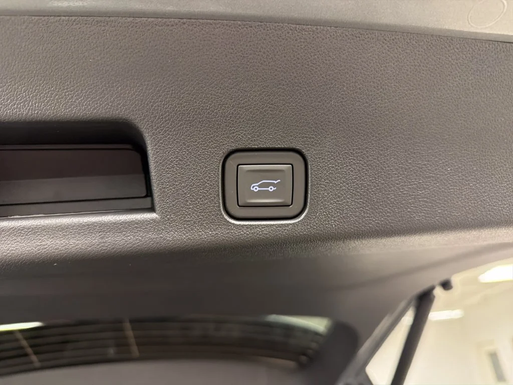 New 2027 Sterling Metallic GMC Elevation image 19