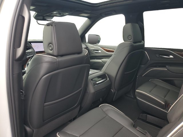 Used 2023 CRYSTAL WHITE TRICOAT Cadillac 4WD Premium Luxury image 30