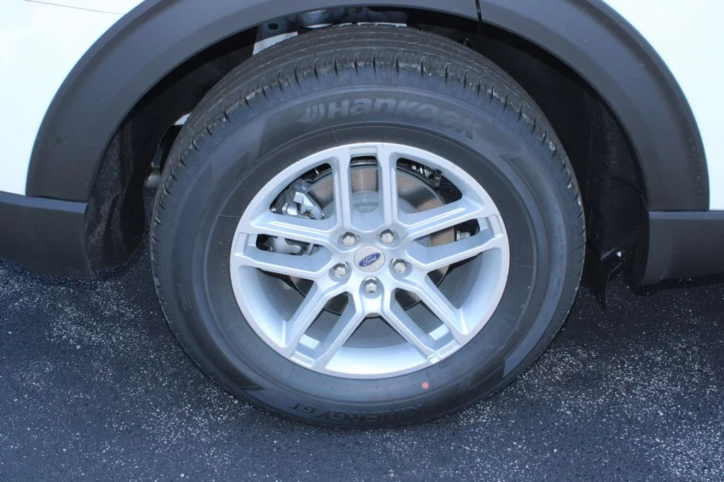 New 2027 White Ford 4DR 4WD ACTIVE image 16