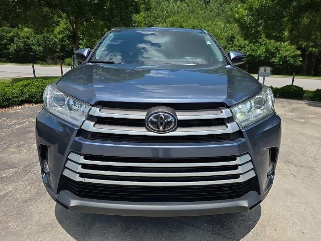 Used 2019 Shoreline Mist Toyota XLE image 5