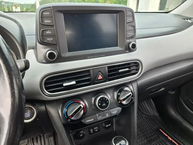 Used 2020 White Hyundai SEL image 26