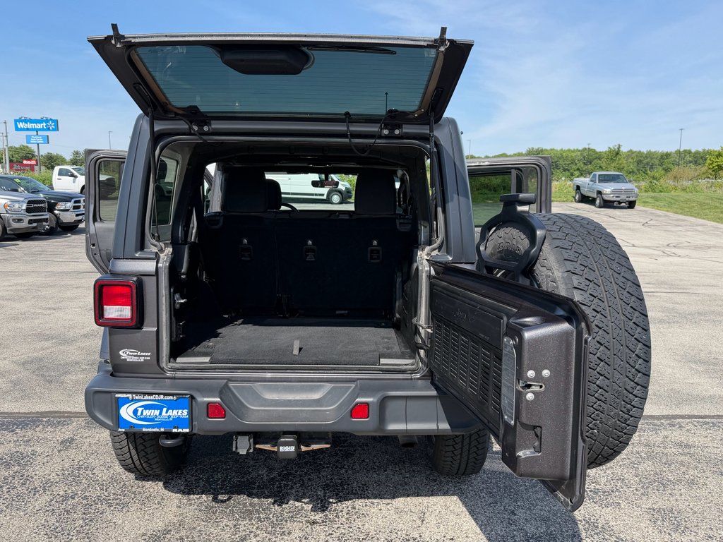 Used 2019 Granite Crystal Metallic Clearcoat Jeep Sahara image 17