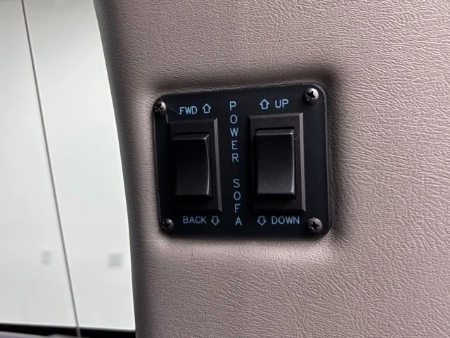 Used 2019 Silver Ice Metallic Chevrolet Explorer Limited SE image 11