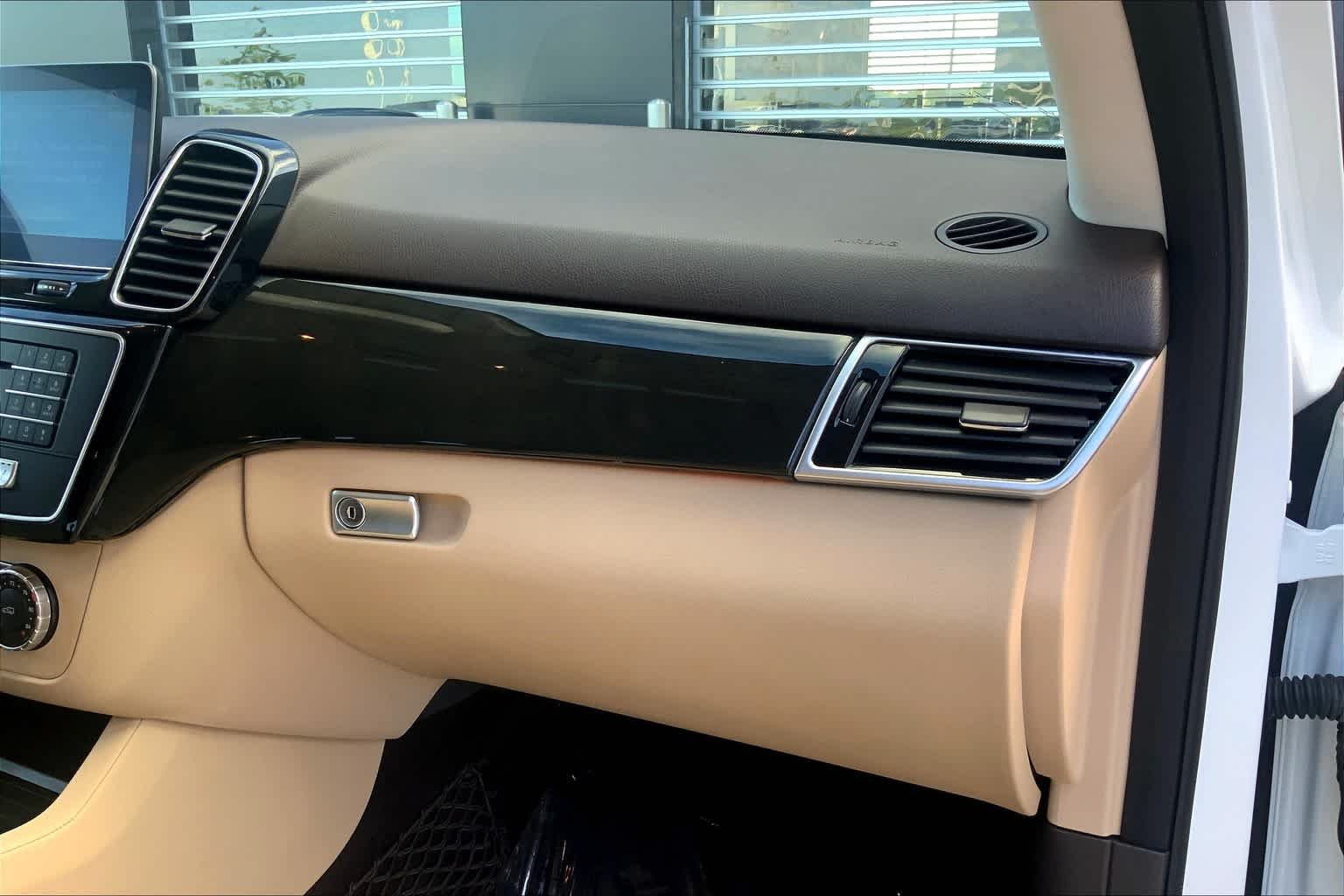 Used 2017 Polar White Mercedes-Benz GLE 350 image 17