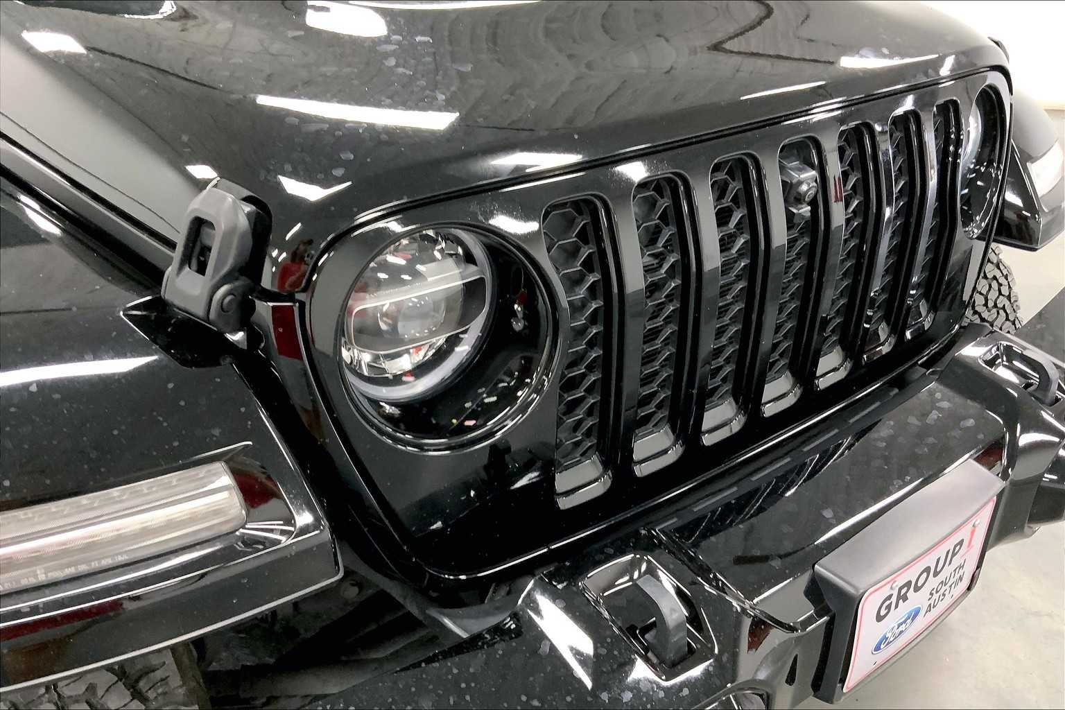 Used 2022 Black Clearcoat Jeep High Altitude image 26