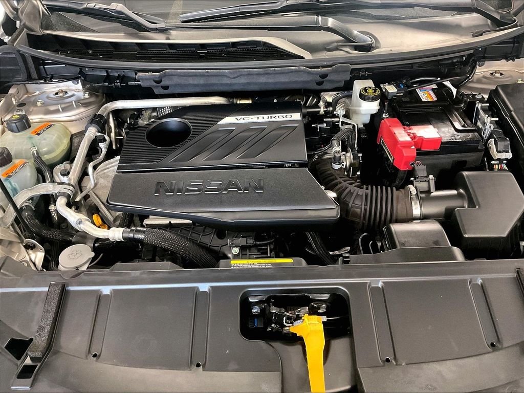 Used 2023 Gold Nissan Platinum image 35