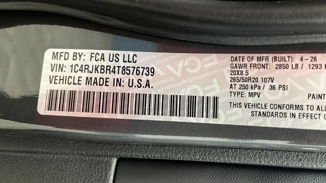 New 2026 Baltic Gray Metallic Clear-Coat Exterior Paint Jeep Limited image 29