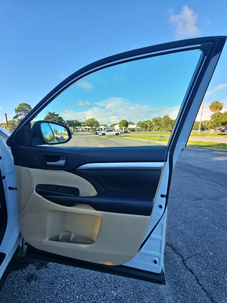 Used 2017 White Toyota XLE image 23