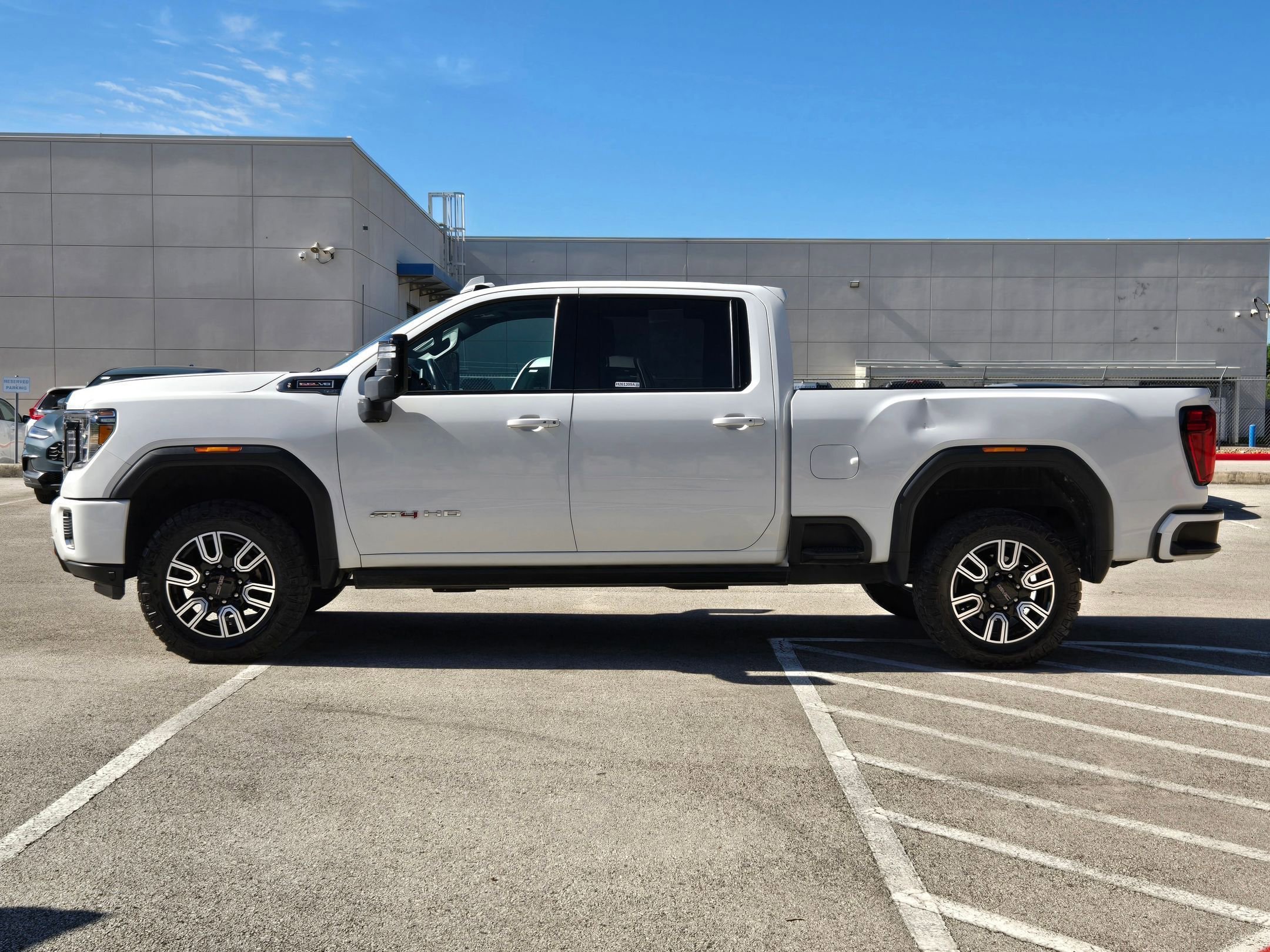Used 2022 Summit White GMC AT4 image 6