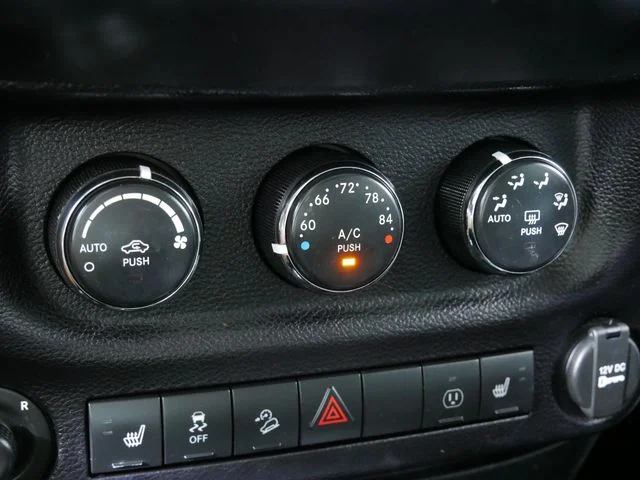 Used 2016 Silver Jeep Unlimited Sahara image 29