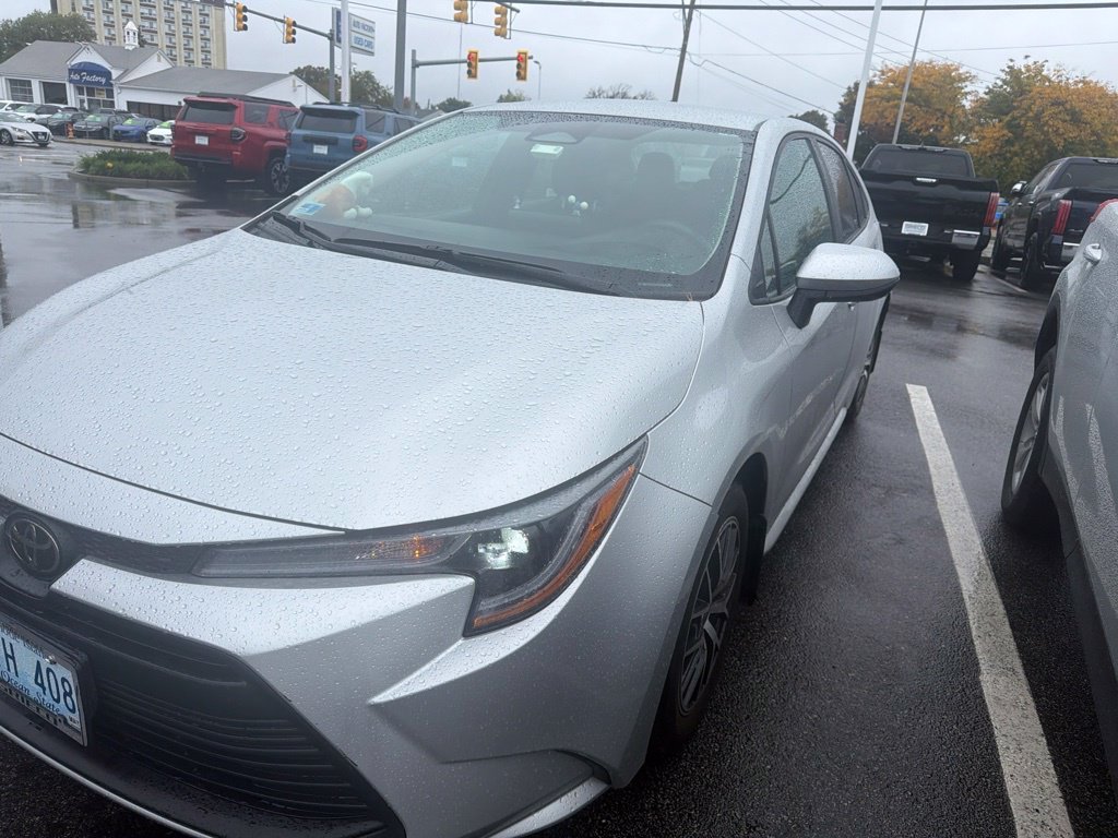 Used 2025 Silver Toyota LE image 2