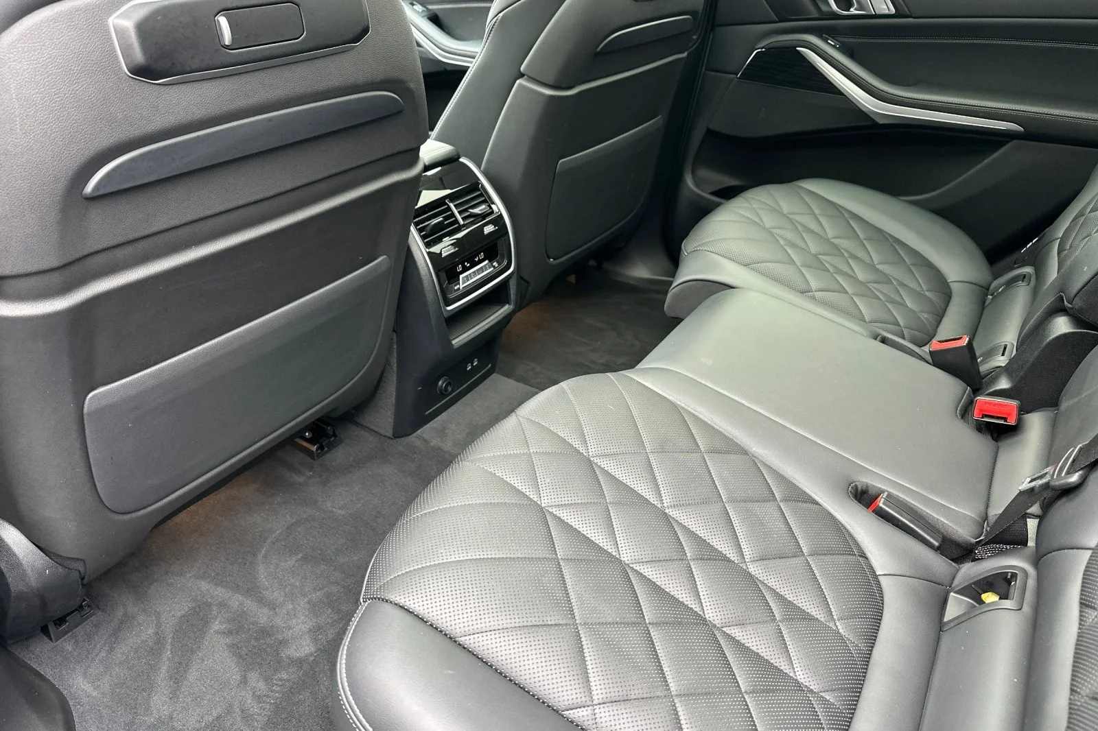 Used 2023 Brooklyn Grey Metallic BMW xDrive40i image 11