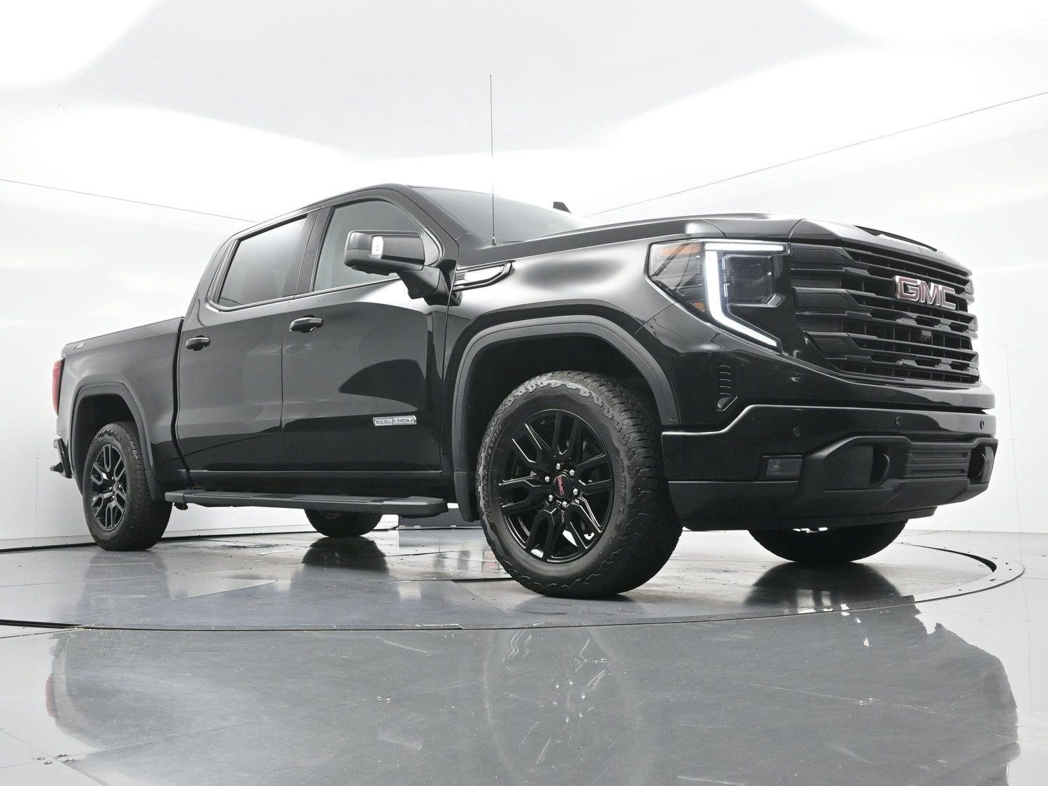 Used 2025 Onyx Black GMC Elevation image 40