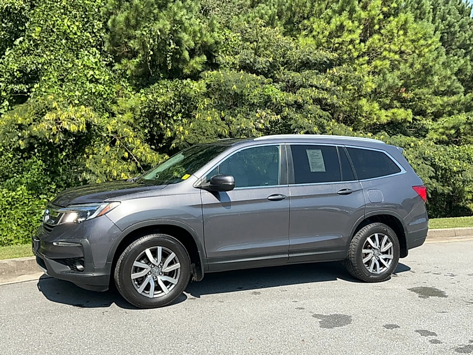 Used 2021 Crystal Black Pearl Honda AWD Black Edition image 4