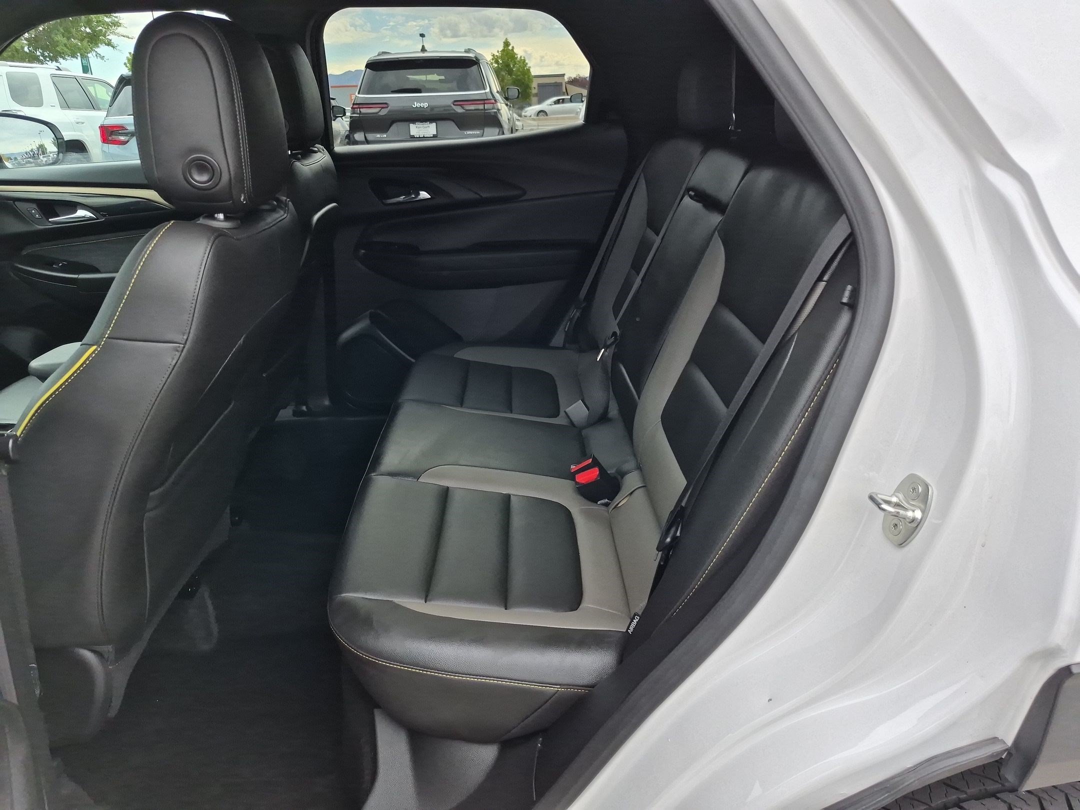 Used 2024 Iridescent Pearl Tricoat Chevrolet ACTIV image 28