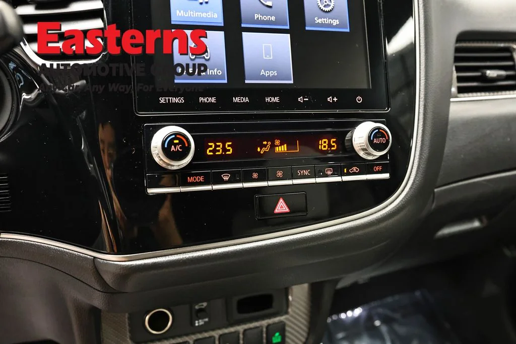 Used 2020 White Mitsubishi SEL image 18