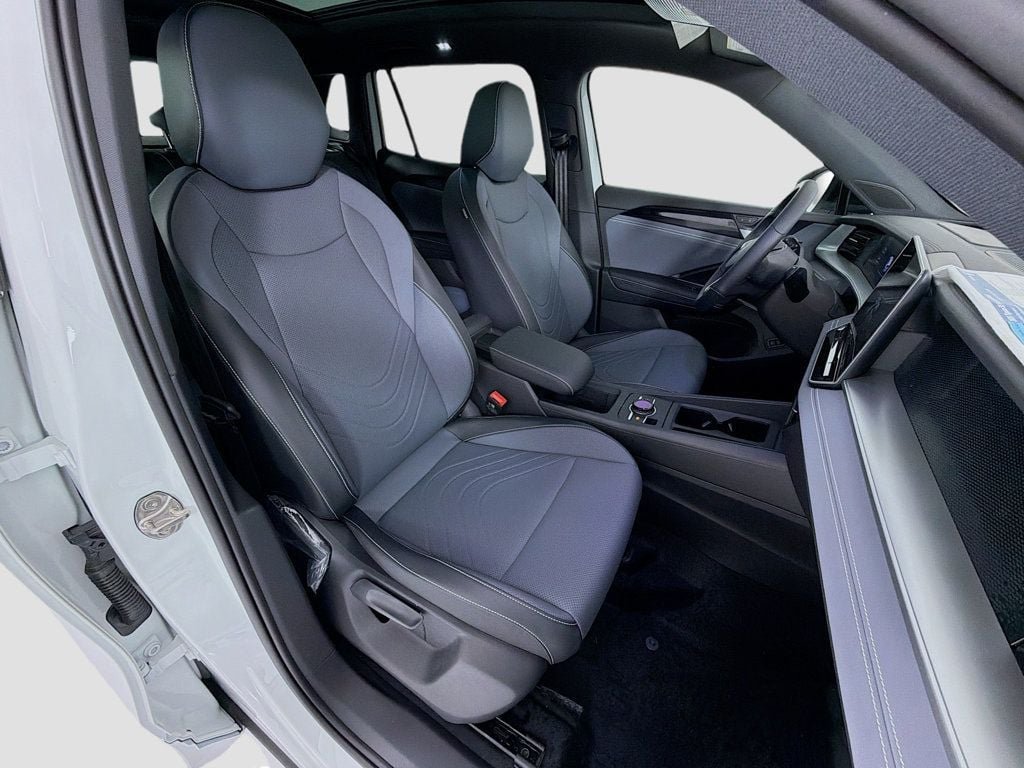 New 2026 Opal White Pearl Volkswagen 2.0T SE R-Line Black 4MOTION image 30