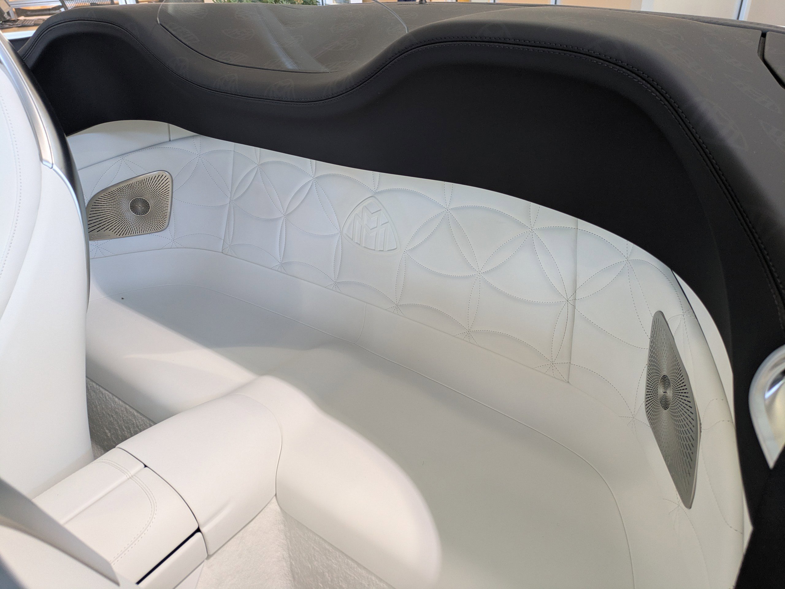 New 2026 MANUFAKTUR moonlight white magno (White Ambiance) Mercedes-Benz Maybach SL 680 Monogram Series image 15