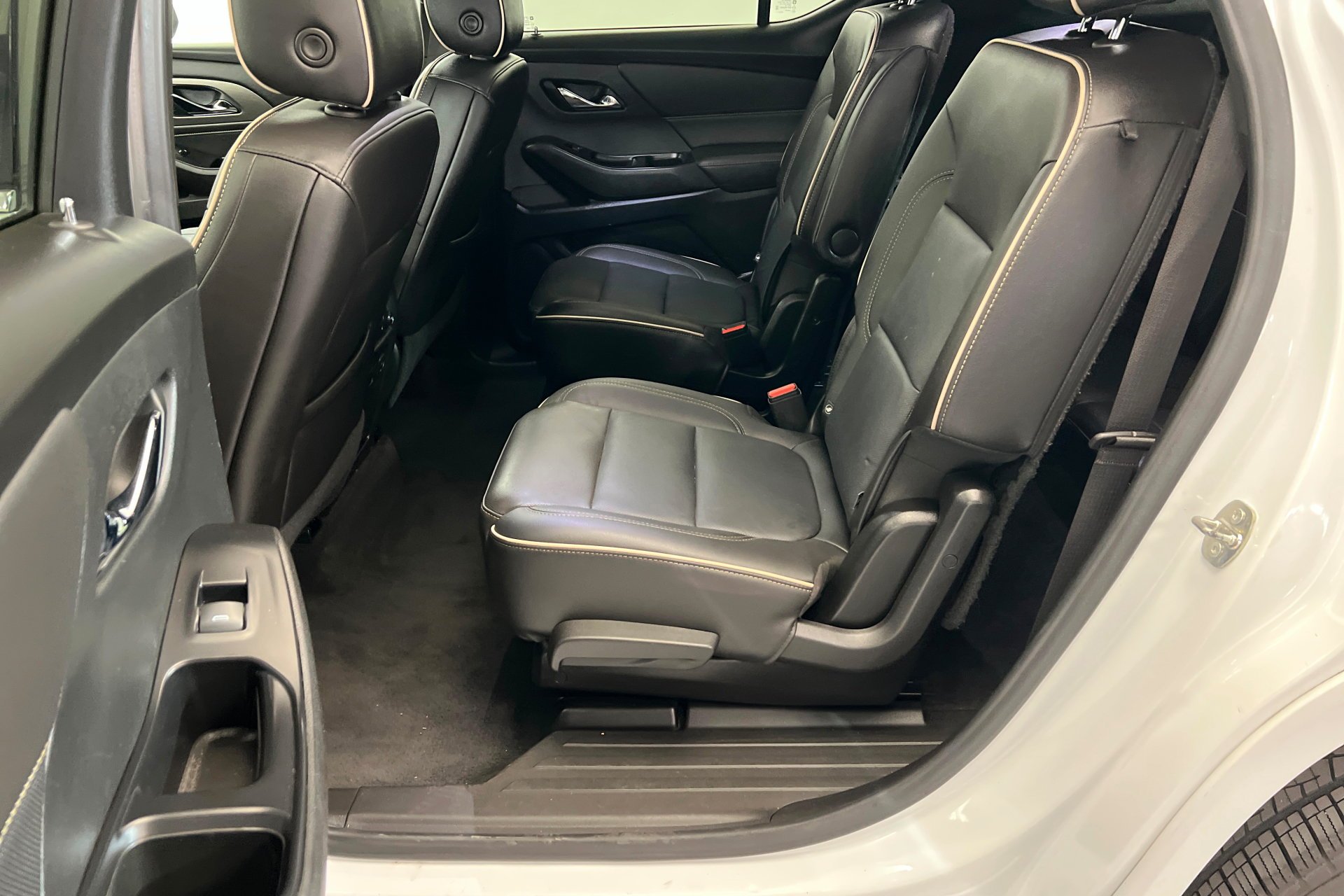 Used 2023 Summit White Chevrolet Premier image 22
