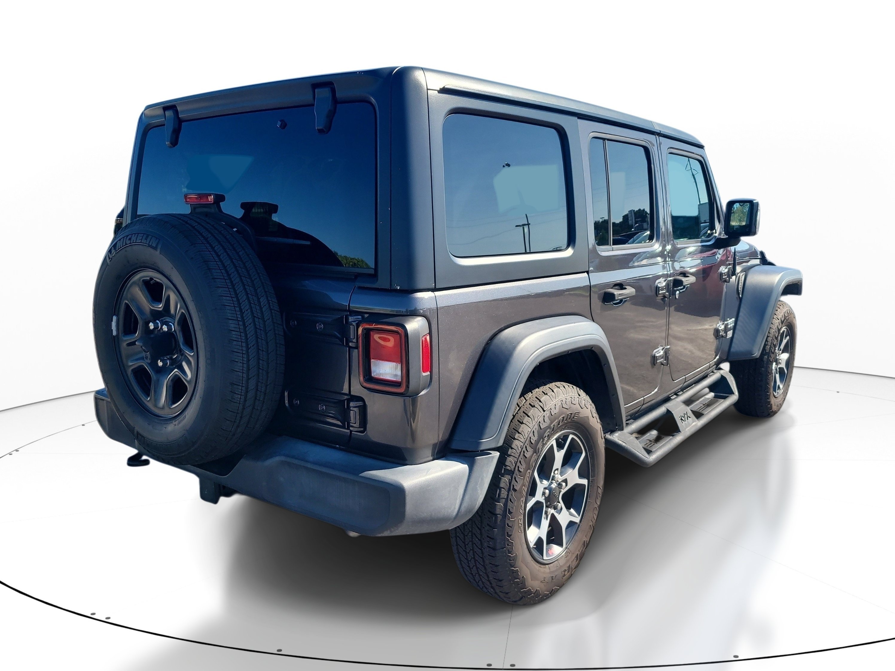 Used 2020 Granite Crystal Metallic Clearcoat Jeep Sport image 4