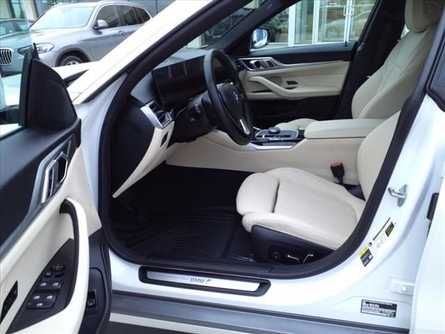 Used 2024 Mineral White Metallic BMW xDrive40 image 18