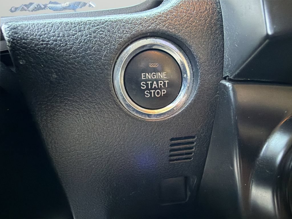 Used 2014  Toyota Limited image 21