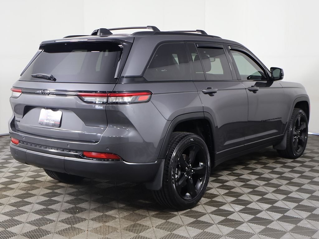 Used 2024 Gray Jeep Altitude X image 9