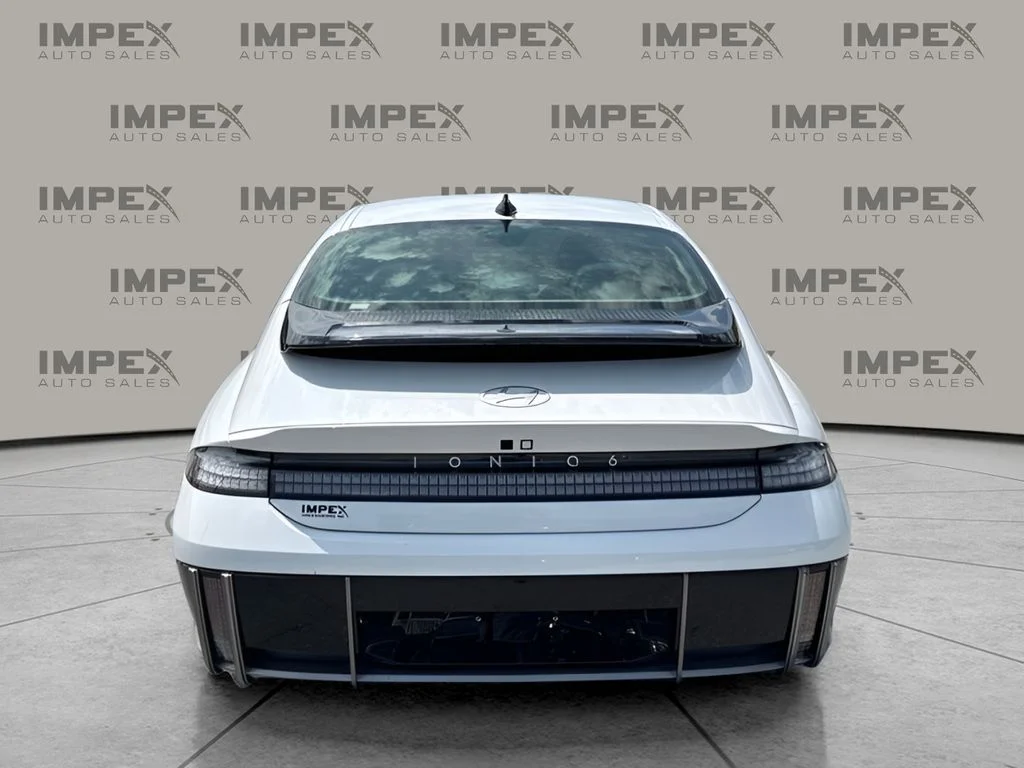 Used 2025 White Hyundai SEL image 4
