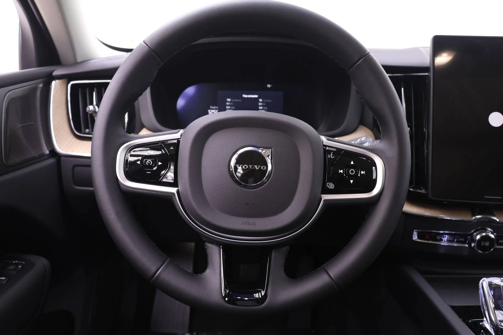 New 2026 Onyx Black Volvo Plus image 15