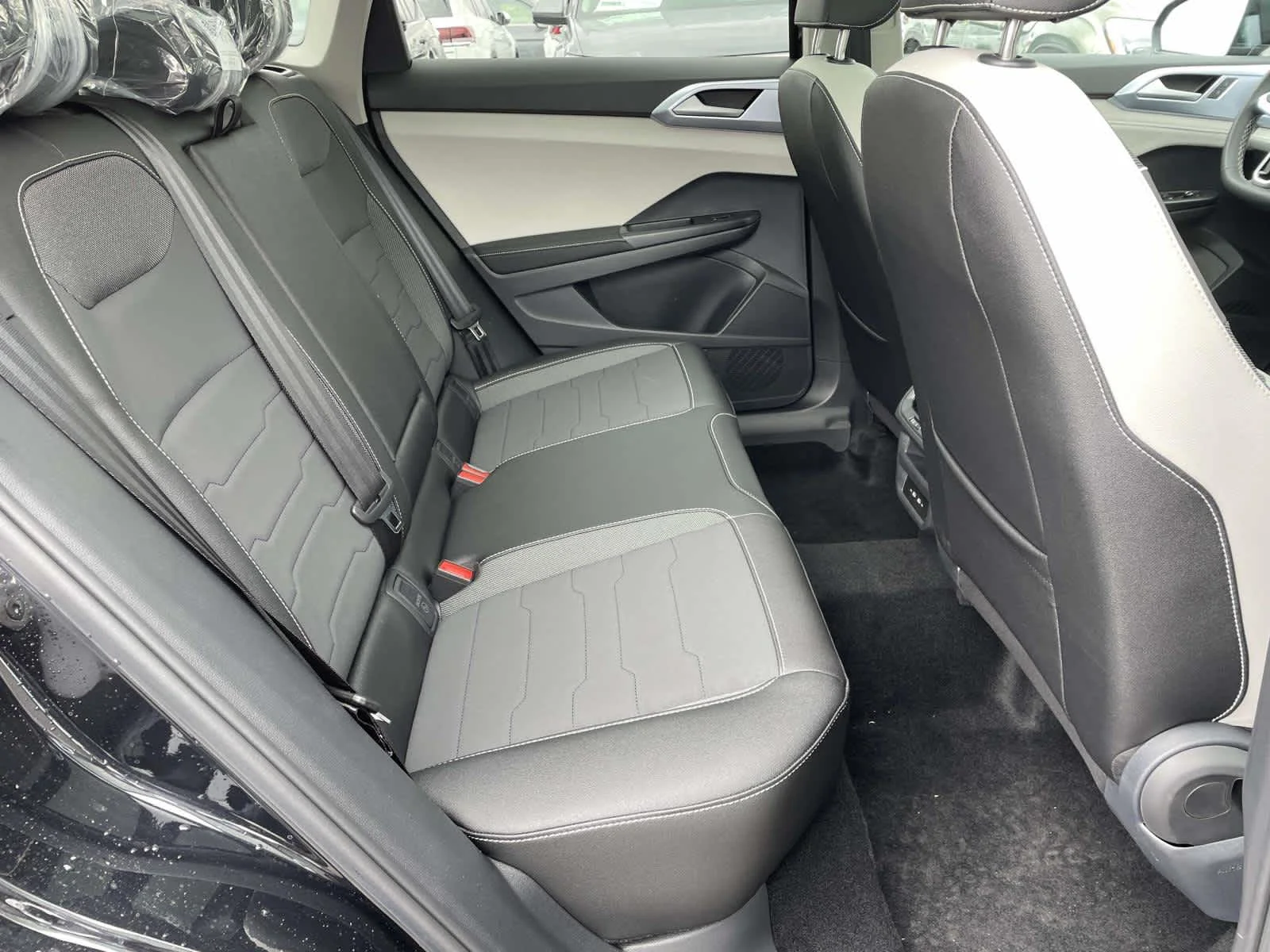 New 2026 Deep Black Pearl Volkswagen SE image 18