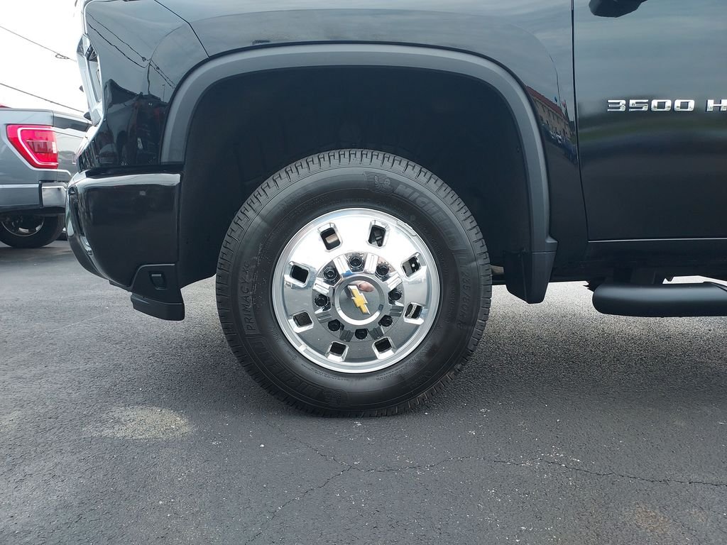 Used 2025 Black Chevrolet LTZ image 10