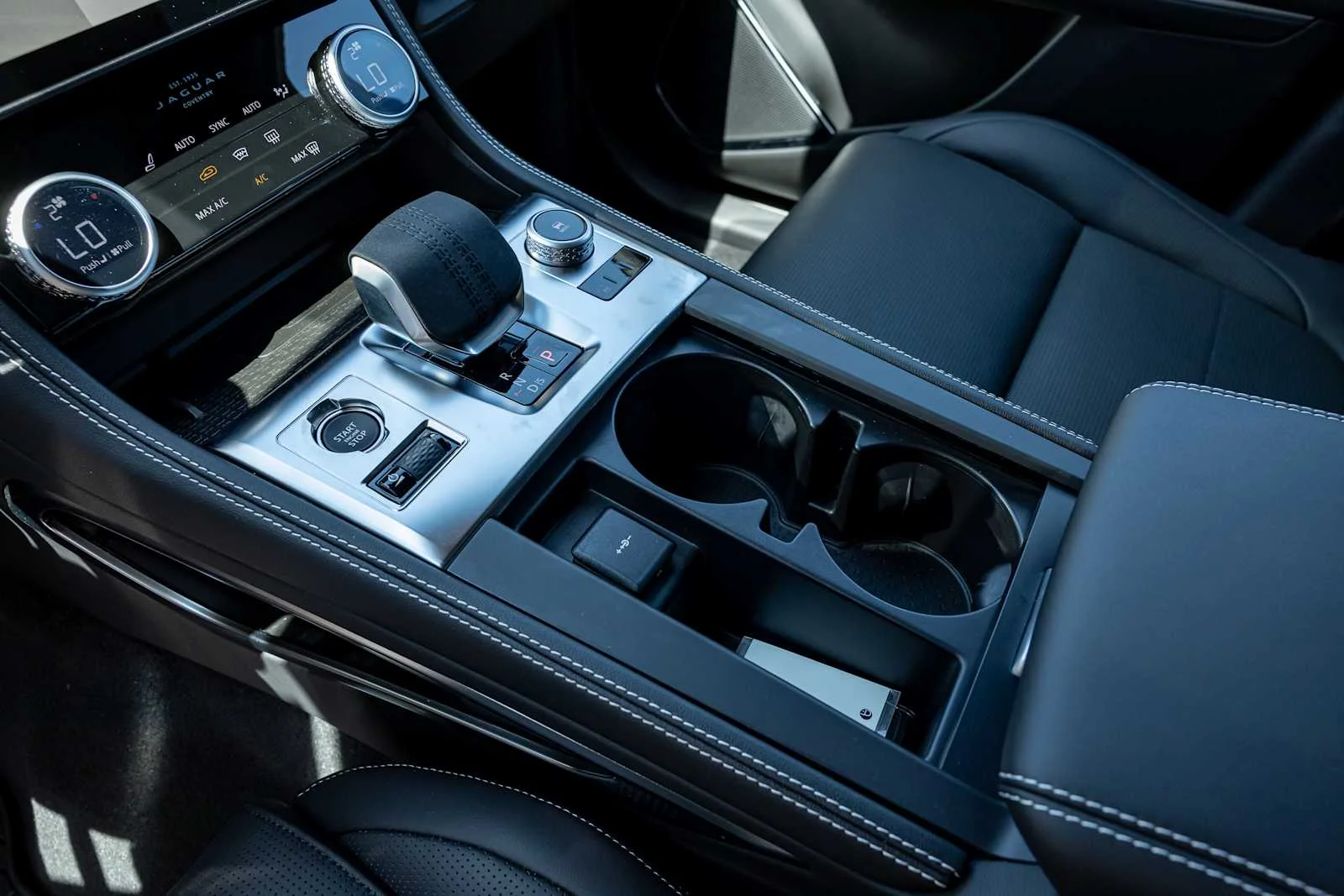 2026 Jaguar F-Pace R-Dynamic S - Photo 24