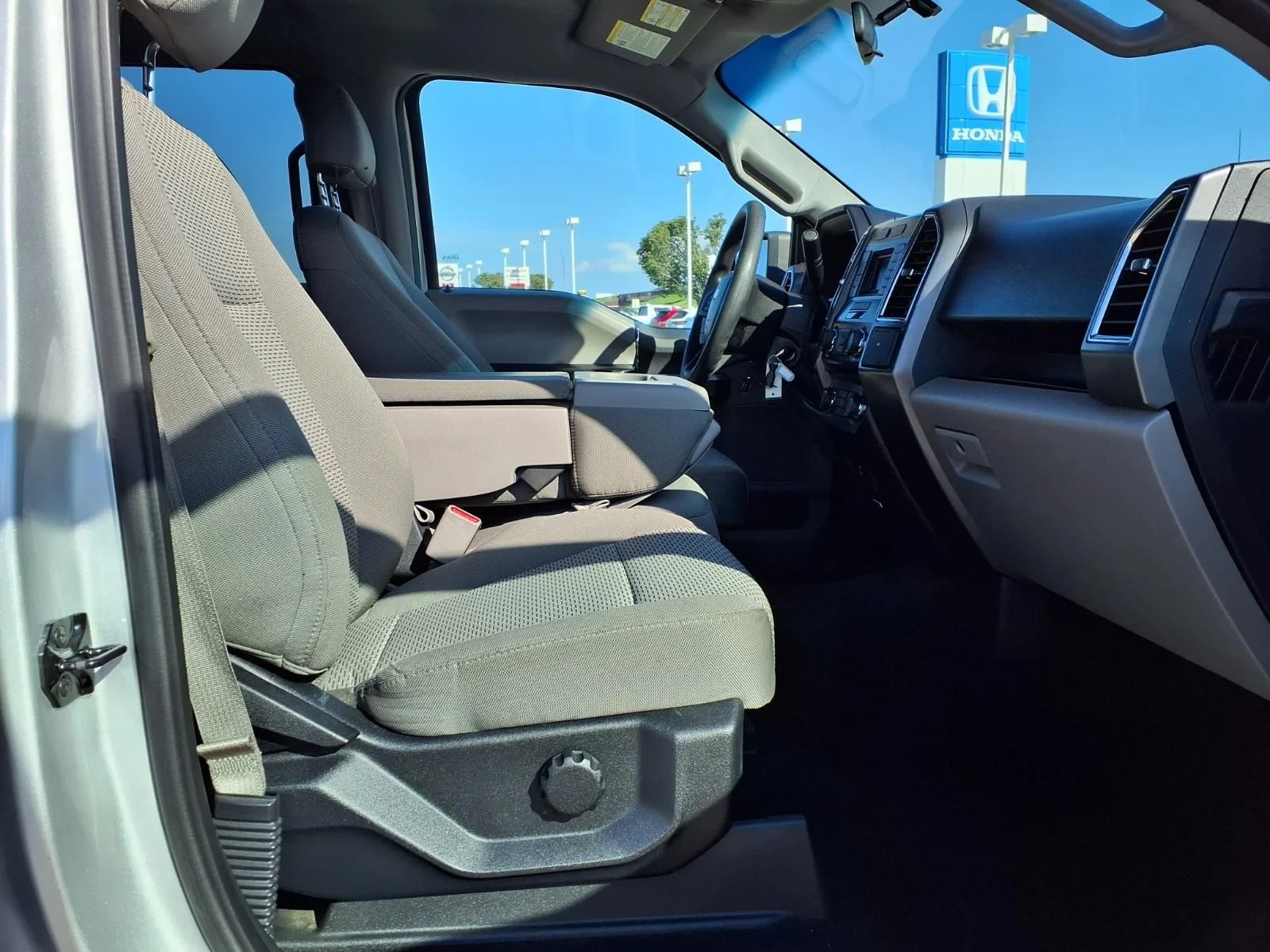 Used 2016 Silver Ford XLT image 14