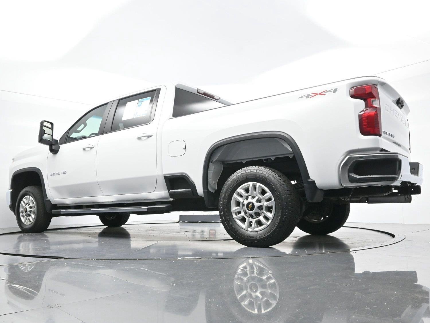 Used 2025 Summit White Chevrolet LT image 49