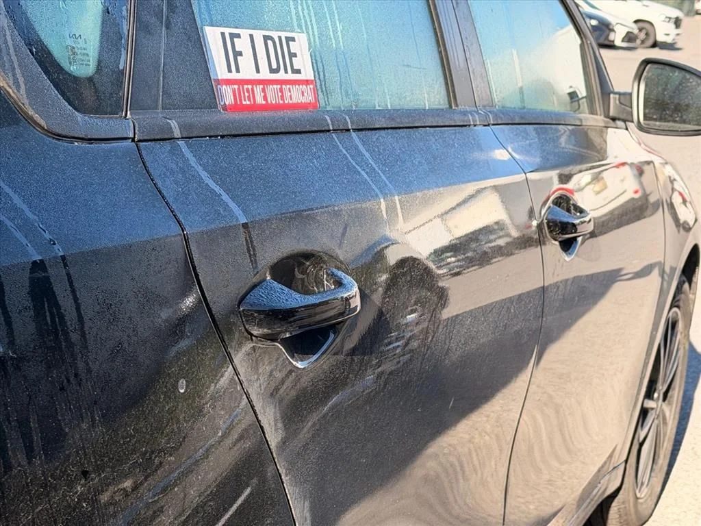 Used 2023 Black Kia LXS image 17