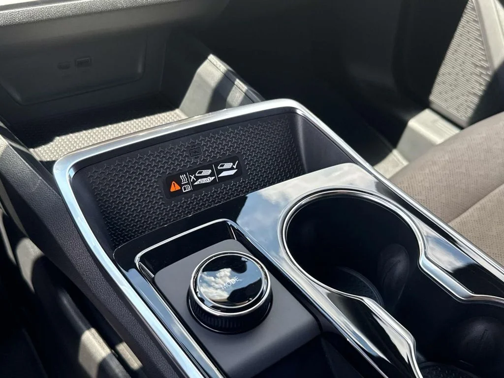 New 2027 Polar White Tricoat Chevrolet ACTIV image 20