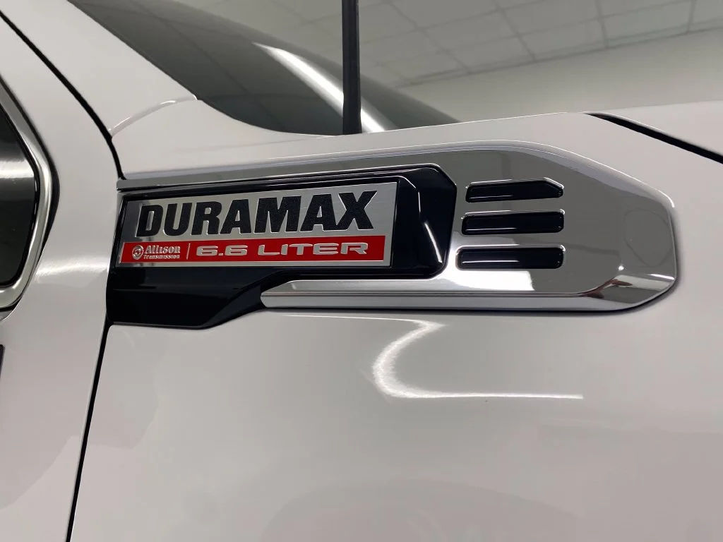 Used 2025 Summit White GMC SLT image 6