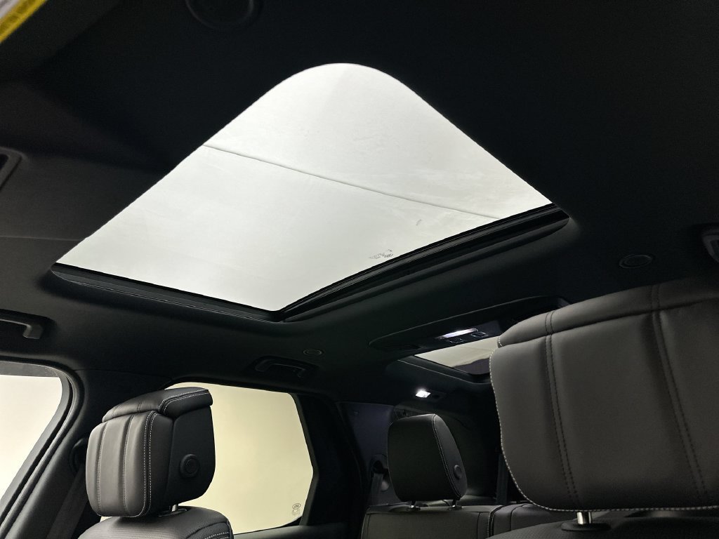 New 2026 Santorini Black Metallic Land Rover Gemini Edition image 11