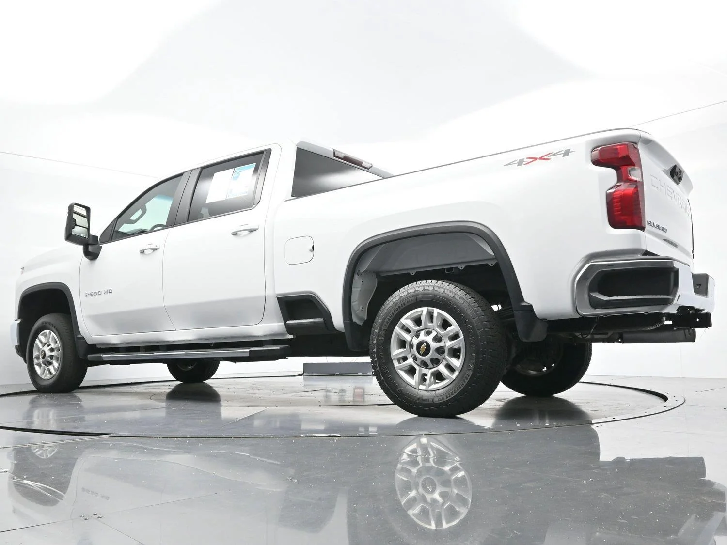 Used 2025 Summit White Chevrolet LT image 49