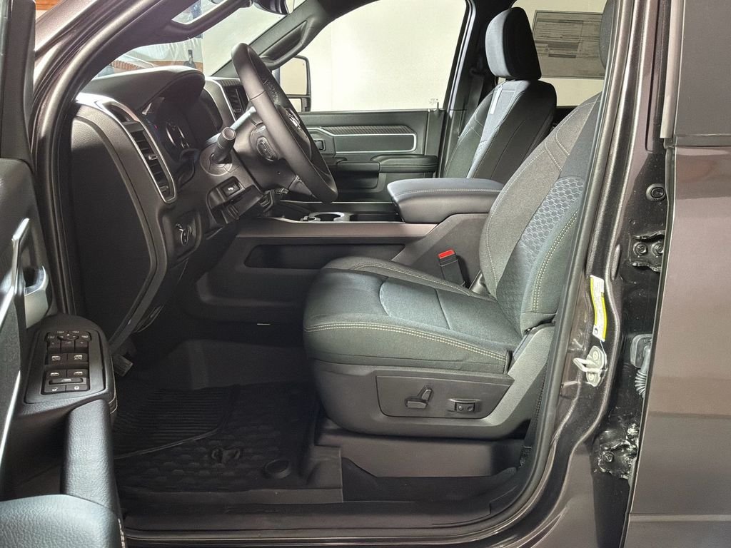 New 2026 Granite Crystal Metallic Clear-Coat Exterior Paint RAM Laramie image 11