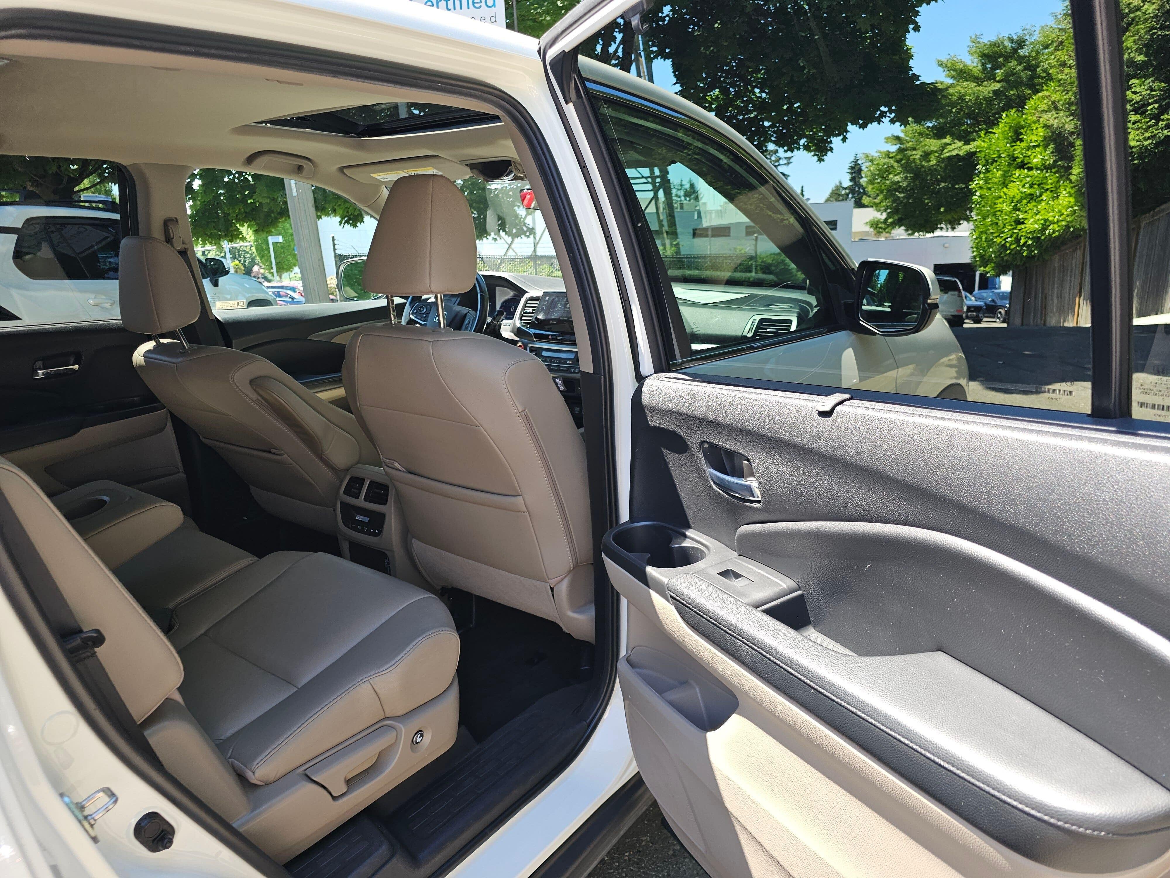 Used 2019 White Diamond Pearl Honda EX-L image 15