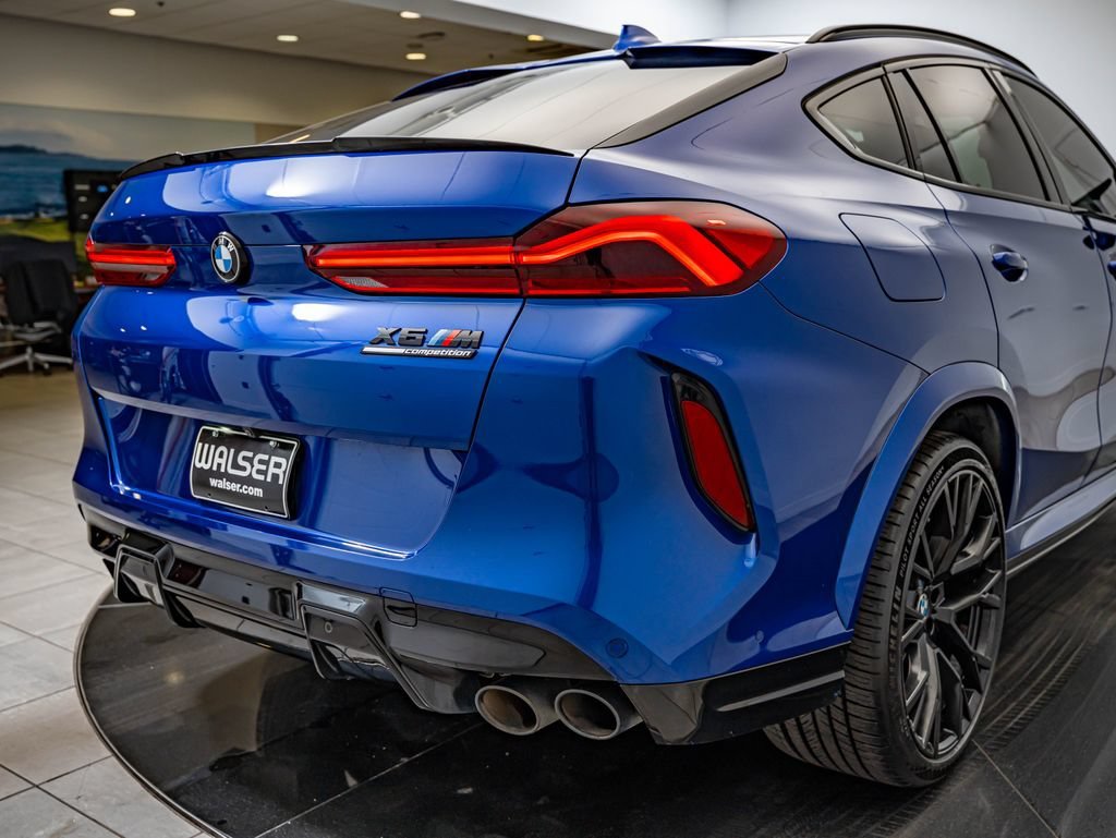 Used 2020 Marina Bay Blue Metallic BMW Competition image 17