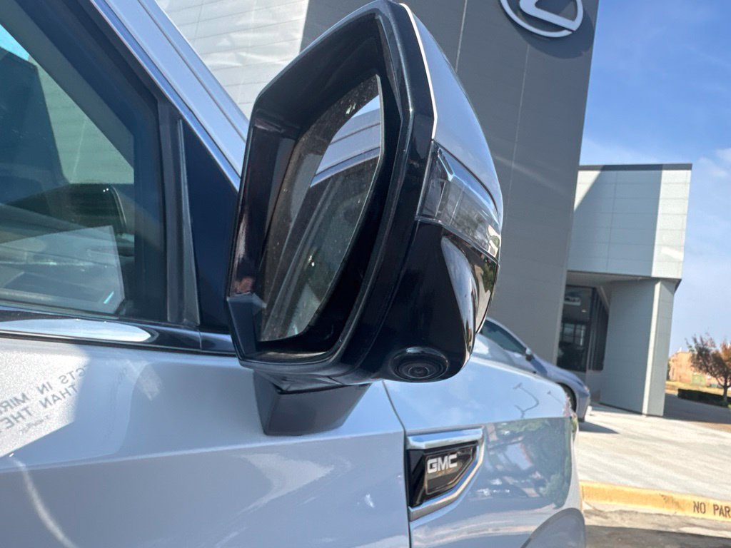 Used 2021 White GMC Denali image 6