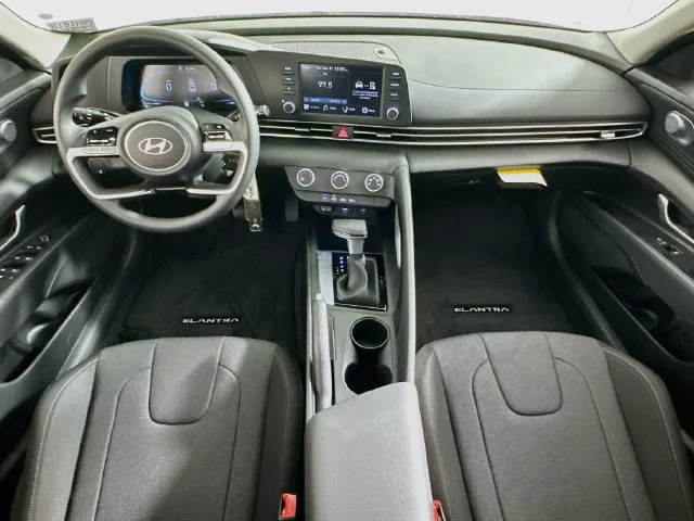 New 2026 Hyundai ELANTRA SE