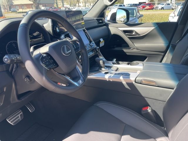 2026 Lexus LX 700h F-Sport - Photo 16
