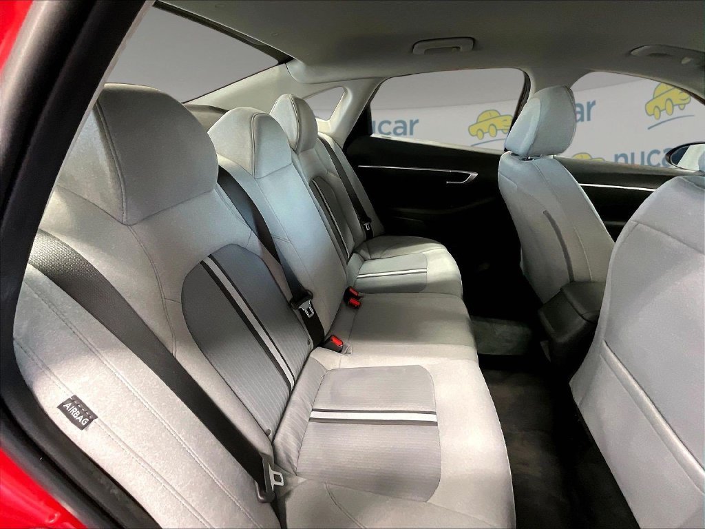 Used 2022 Red Hyundai SE image 16