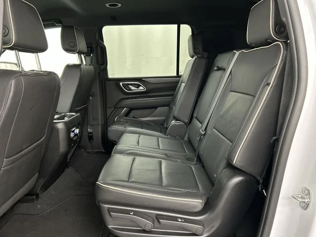 Used 2024 White GMC SLT image 27
